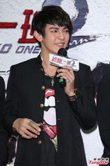 组图：汪东城当人体模特 模仿蒙娜丽莎惟妙惟肖