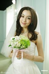 组图：范玮琪新专辑将发行 MV预演婚礼众人感动