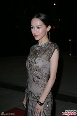 组图：傅嘉莉自曝遇陌生男跟踪减少夜晚外出