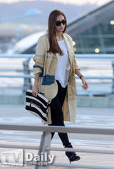 组图：李宝英李升基等赴港 韩彩英御姐范儿