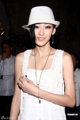 幻灯组图：陈慧琳出席服装发布会 黑色皮装酷劲十足