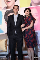 组图：电影《LOVE》发布会陈意涵与彭于晏私语