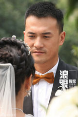 组图：何洁赫子铭大婚360度激情拥吻爱意浓