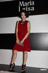 组图：吴君如无意找代母再孕 黑色裤装不失女人味