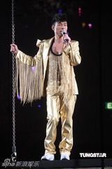 组图：许志安出道25周年红馆开唱 郑秀文捧场