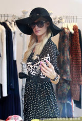 组图：帕里斯-希尔顿潮店扫货毫不惜金