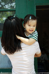 组图：刘涛曝光儿女近照 女儿可爱儿子虎头虎脑