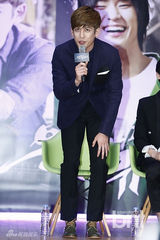 组图：金秀贤朴基雄李玹雨新片演绎花美男间谍