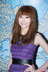 组图：郑欣宜崩溃悼念亡母 许廷铿粉碎同志传闻