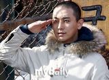 幻灯图集：韩国演员朱智勋入伍现场 为当兵做足准备