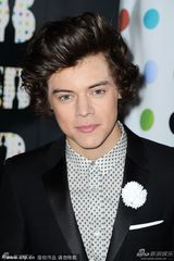 组图：正太男团1D现身 成员不避讳与前女友同台