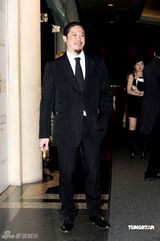 幻灯图：何超仪出席时尚晚宴 张艺谋惊鸿一瞥现身