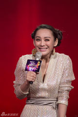 组图：宁静难拒郭德纲献主持首秀 跨界执掌话筒