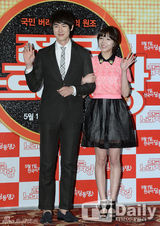 组图：《全国歌唱比赛》试映 柳贤京低胸露身材