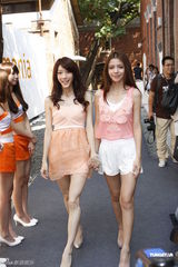 组图：DG席活动三缺一 李毓芬宋米秦展甜美性感