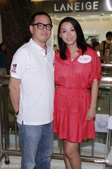 高清组图：陈炜现身秀厨艺 为烹饪比赛任评委