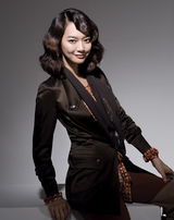 高清组图：申敏儿秋装写真优雅 好身材凹凸有致