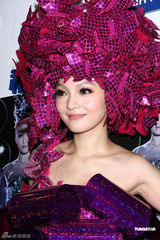 幻灯图：张韶涵个唱造型独特 获封中国版Lady Gaga