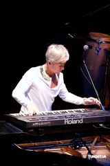 幻灯：周启生举办爵士音乐会 创作歌手不忘发掘新人