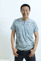 组图：林永健新好男人写真曝光 携手妻子甜蜜现身