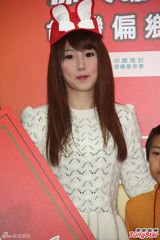 组图：郭书瑶捐金马奖金行善 挥毫自评不及格