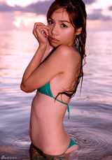 高组图：前超女陈怡日本拍写真 比基尼制服齐上阵