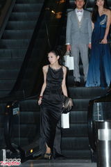 组图：晶刚压轴婚礼收官 宾客拎着回礼相继离场