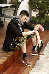 组图：宋珉宇休闲写真 自信豁达魅力十足