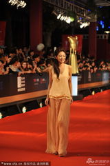 组图：安以轩穿女神裙走红毯 清新脱俗宛若仙女