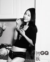 幻灯图：张静初8月《GQ》展魅力 用镜头释放自己