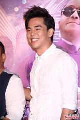 组图：周杰伦《天台》邀曾志伟纳豆柯有伦宣传