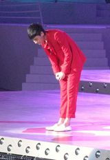 高清组图：冯铭潮放歌椰城 火红献唱《诠释爱》