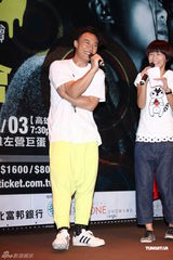 组图：陈奕迅台北签票遭台风搅局 演唱会曲目歌迷选