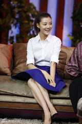 组图：车晓造型清新自然 白衣蓝裙灵动俏皮