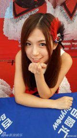 组图：SNH48巡回签唱走遍全国 成员甜美亮相