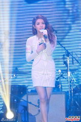 组图：吴雨霏唱失恋歌 许志安称郑秀文难讨好