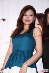 组图：安心亚赞林志颖女装正 称压力很大