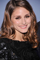 高清组图：纽约名媛奥利维亚-巴勒莫黑裙亮相