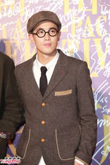 组图：亚太影展红毯生辉 刘嘉玲露半球曾宝仪秀美背