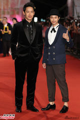 组图：群星亮相金钟奖红毯 林依晨陈柏霖受追捧