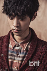 组图：韩歌手郑俊英时尚写真 展休闲绅士风