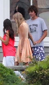 组图：斯威夫特姐弟恋 约会肯尼迪后人