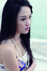 组图：陈乔恩发行全新散文写真《乔见猫》