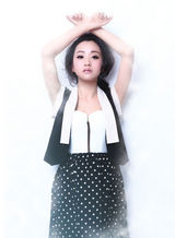 组图：杨蓉杂志大片曝光 小家碧玉蜕变轻熟女