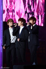 独家高清：SM家族北京开唱希澈回归落泪