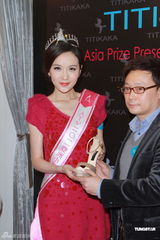 组图：应届亚姐出席颁奖礼 冠军冯雪冰想在港定居