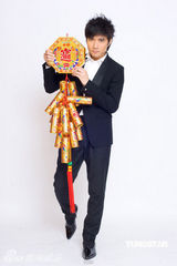 幻灯图：阿娇古巨基拜大年 祝愿网友虎年红红火火