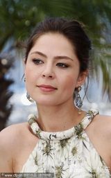 高清图：《伊莲娜》发布会 Yelena花裙清丽