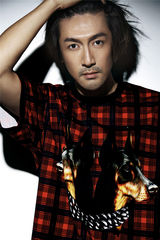 组图：张鲁一写真颠覆熟男形象展青春气质