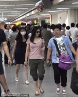 组图：徐若瑄恋爱后显发福 休闲装扮亮相机场